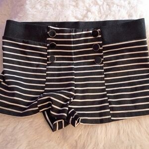 Monteau NWT Shorts 💕